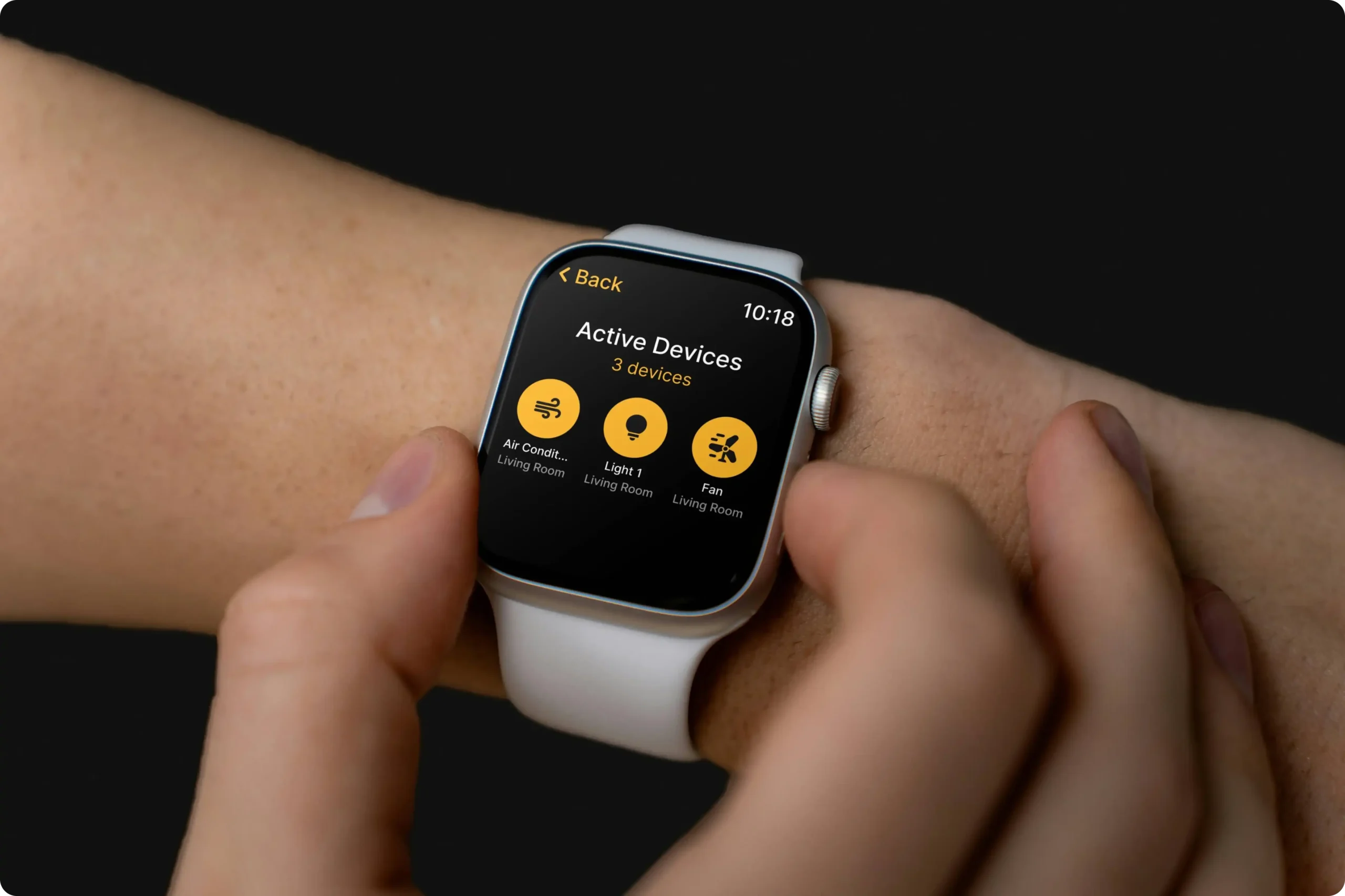wearing-watch-mockup-coshell
